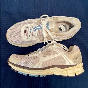 Nike Zoom Vomero 5 (Women’s size 7)